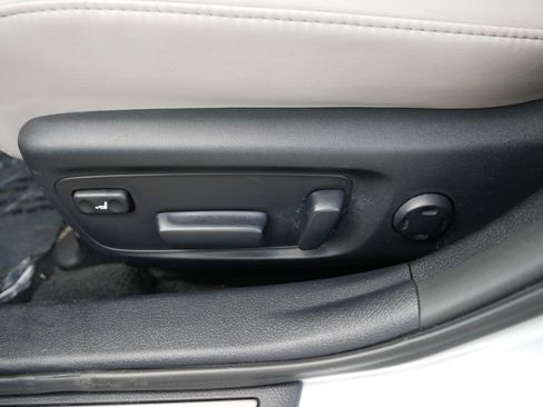 Used 2017 Toyota Avalon Limited w/ Four Season Package FWD image 19
