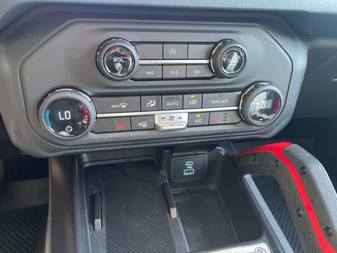 Used 2025 Ford Bronco Heritage Edition AWD/4WD image 35