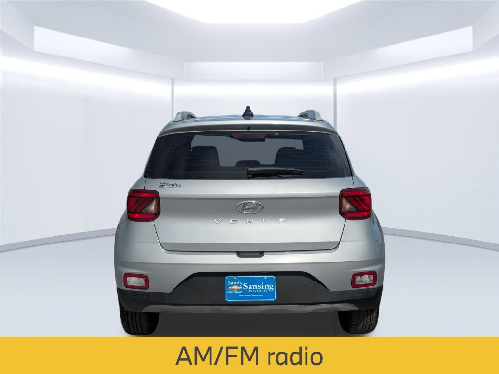 Used 2022 Hyundai Venue SEL FWD image 5