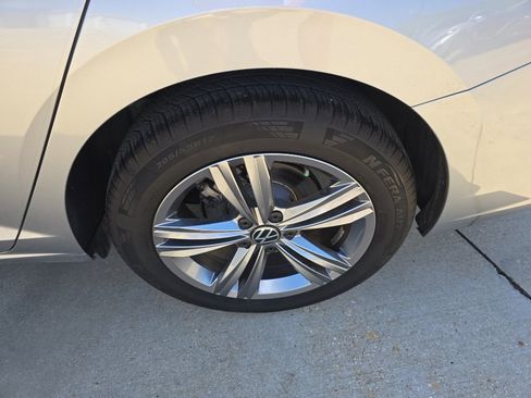 Used 2024 Volkswagen Jetta SE w/ Panoramic Sunroof Package image 12