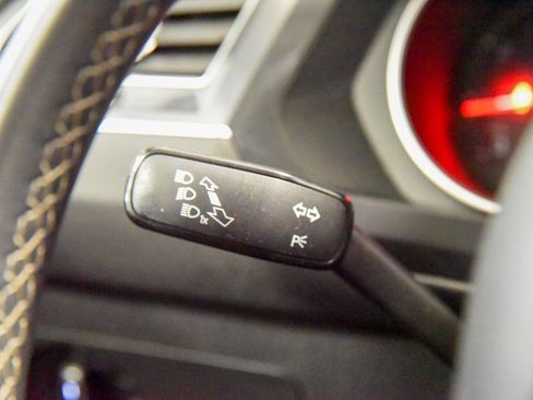 Used 2021 Volkswagen Tiguan SE w/ Panoramic Sunroof Package image 22