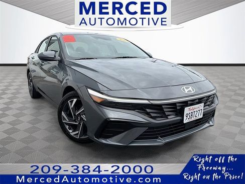 Used 2025 Hyundai Elantra SEL FWD image 1