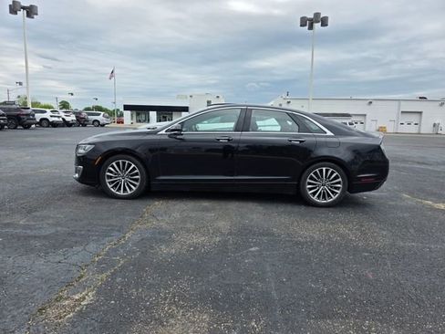 Used 2020 Lincoln MKZ FWD image 2