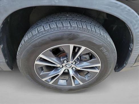 Used 2019 Toyota Highlander LE FWD image 10