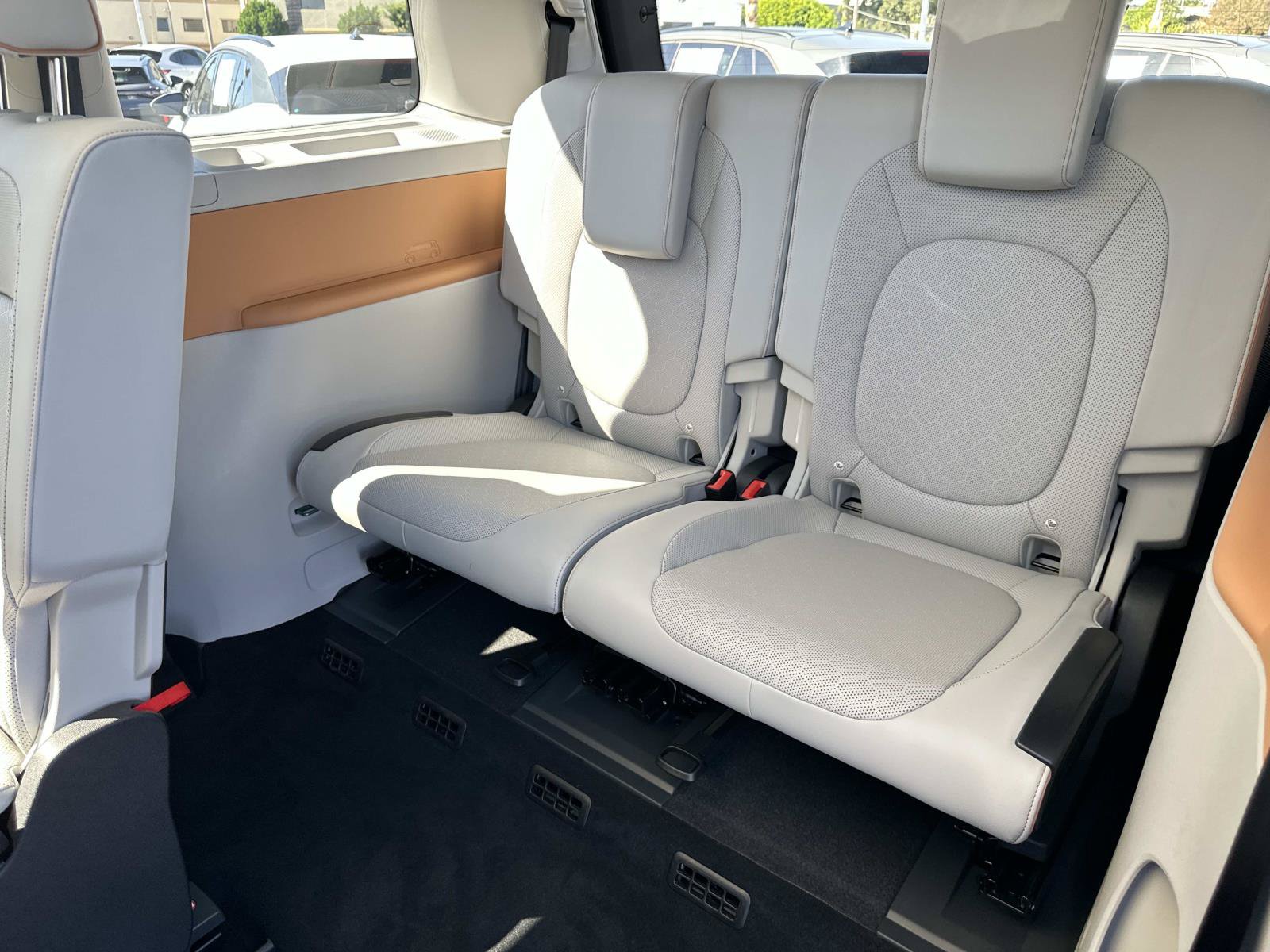 Certified 2025 Volkswagen ID. Buzz 1st Edition RWD image 26
