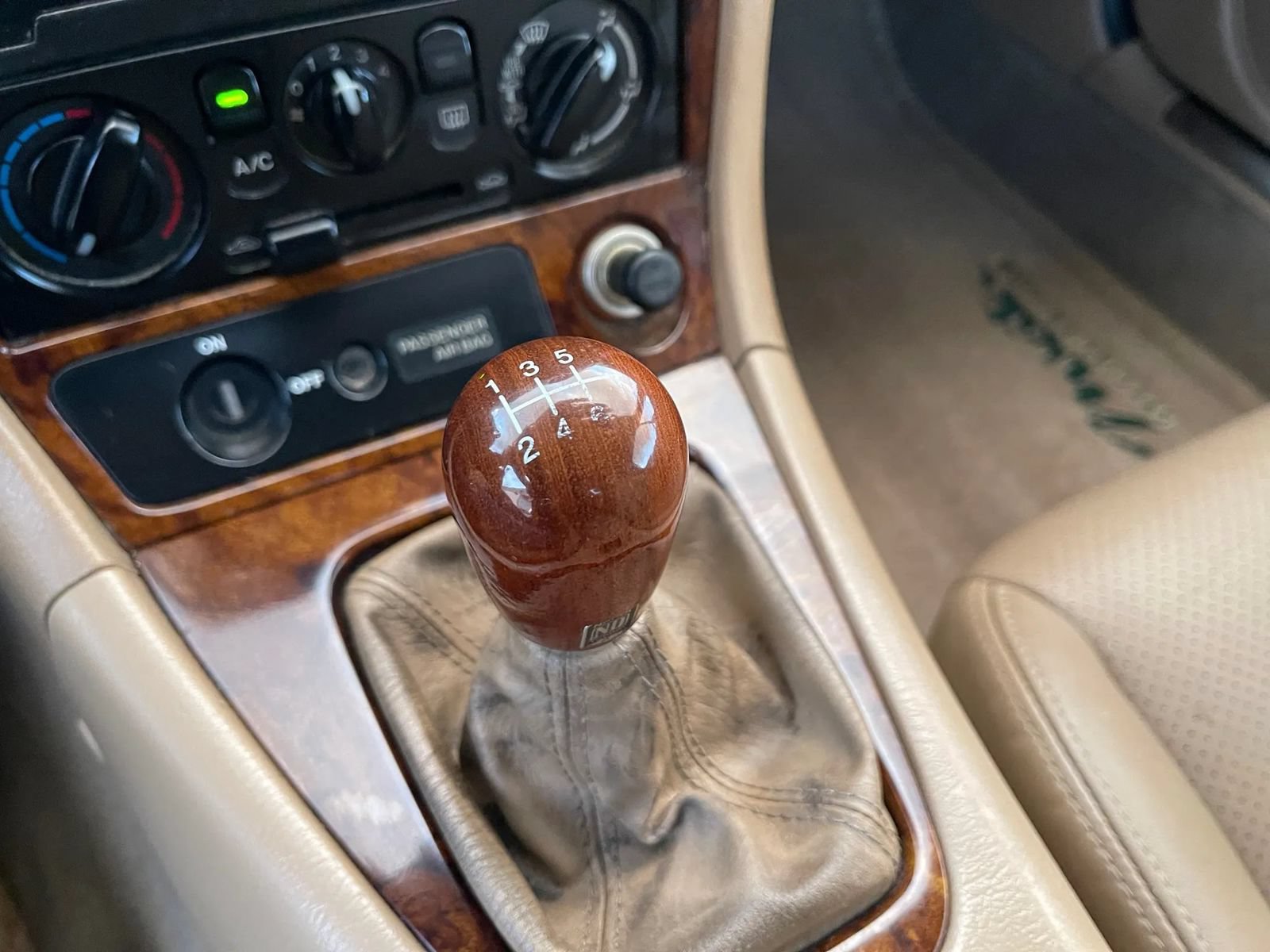 Used 2001 MAZDA MX-5 Miata RWD image 30