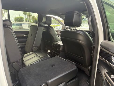 Used 2024 Jeep Wagoneer Series II w/ Flexible Seating Group RWD image 15