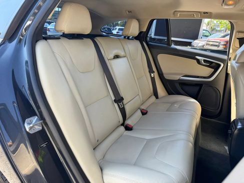 Used 2016 Volvo V60 T5 Premier w/ Convenience Package FWD image 21