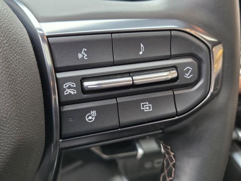 Used 2024 GMC Canyon AT4 w/ AT4 Premium Package image 33