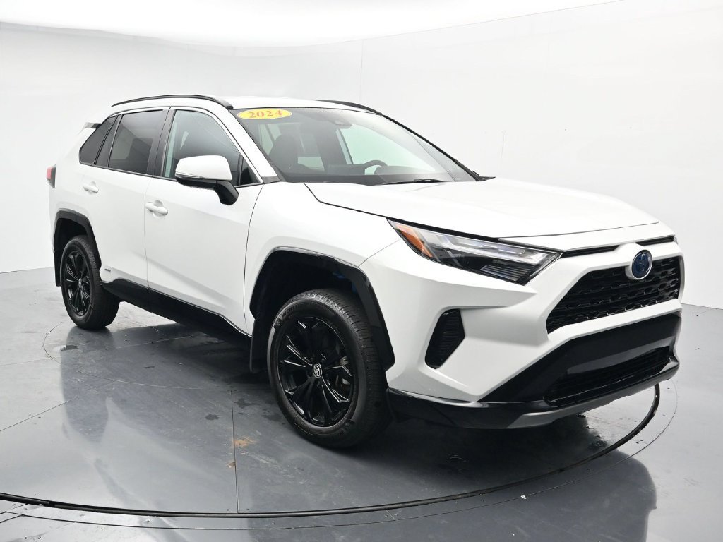 Used 2024 Toyota RAV4 SE AWD/4WD image 2