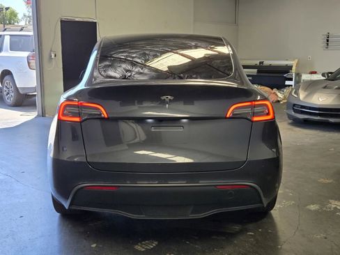 Used 2023 Tesla Model Y 2WD image 3