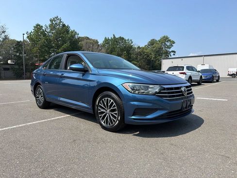 Used 2020 Volkswagen Jetta SE w/ SE Cold Weather Package FWD image 4