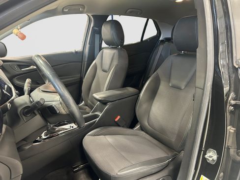 Used 2022 Buick Encore GX Select w/ Sport Touring Package FWD image 10