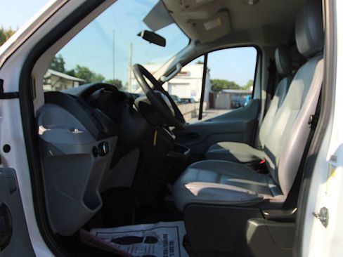 Used 2015 Ford Transit 250 130 Low Roof RWD image 9
