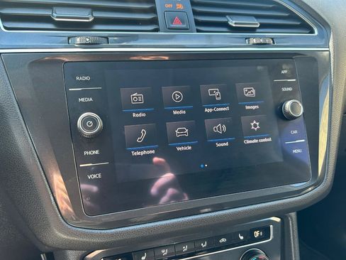 Used 2019 Volkswagen Tiguan SE AWD/4WD image 19