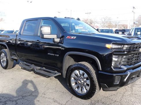 Used 2025 Chevrolet Silverado 2500 Custom w/ Custom Value Package image 4