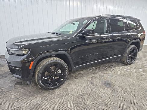 Used 2024 Jeep Grand Cherokee L Limited w/ Black Appearance Package AWD/4WD image 6