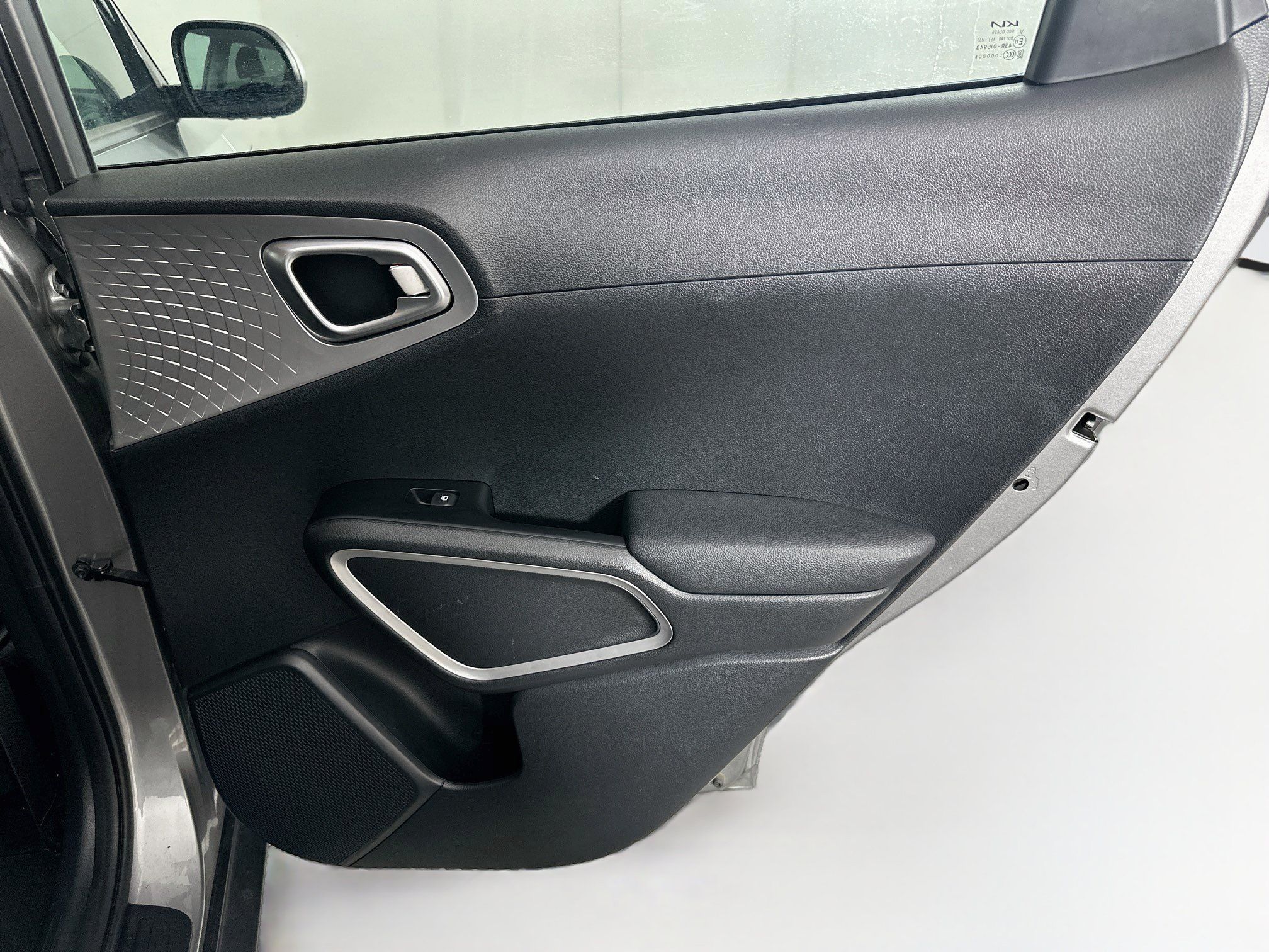Used 2025 Kia Soul LX w/ LX Technology Package FWD image 28