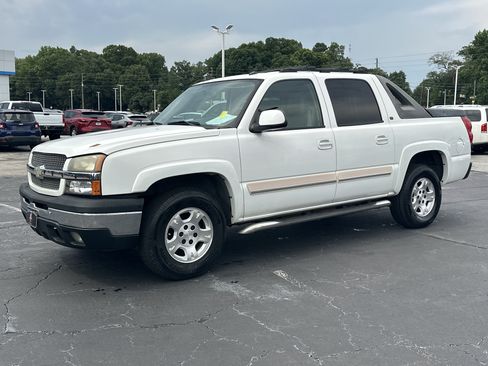Used 2005 Chevrolet Avalanche Z66 w/ Sun And Sound Package RWD image 4