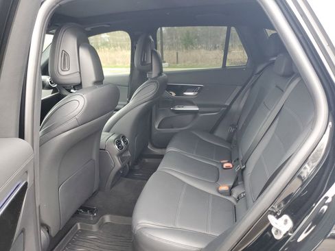 Used 2025 Mercedes-Benz GLC 300 4MATIC image 27