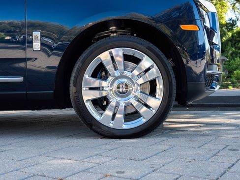 Certified 2022 Rolls-Royce Cullinan image 6