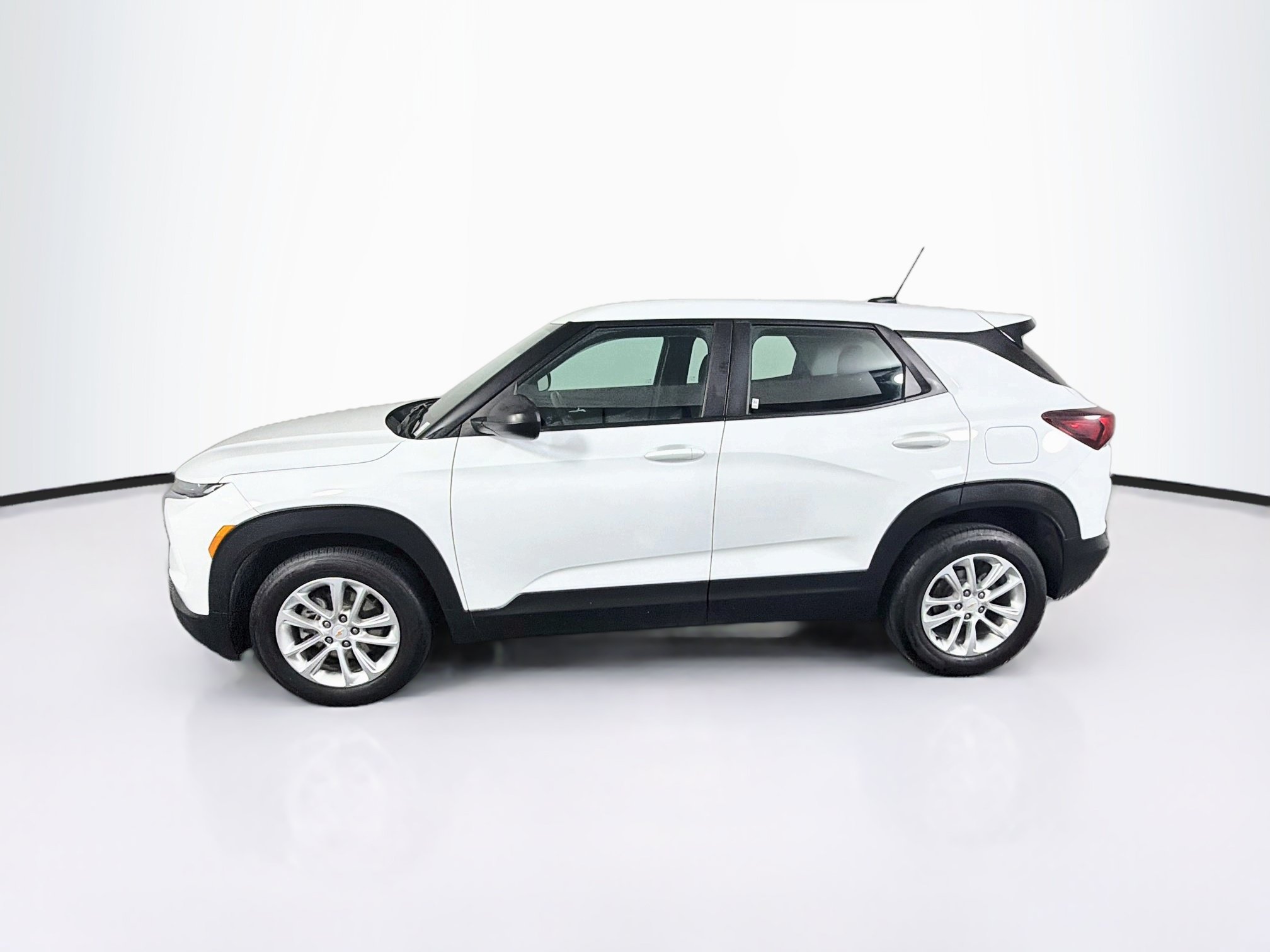 Used 2024 Chevrolet TrailBlazer LS FWD image 4