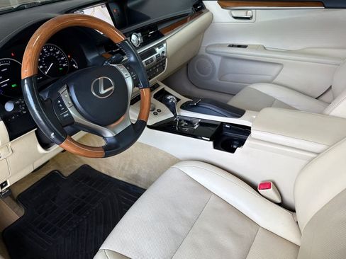 Used 2015 Lexus ES 300h w/ Navigation System Package FWD image 11