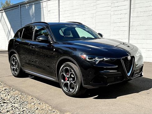 Used 2024 Alfa Romeo Stelvio Ti image 7