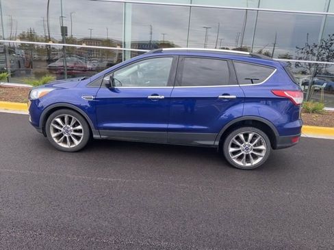 Used 2016 Ford Escape SE w/ SE Chrome Package FWD image 12