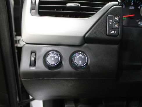 Used 2018 Chevrolet Suburban Premier image 9