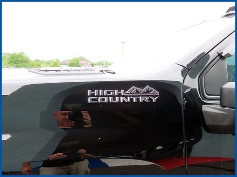 Used 2024 Chevrolet Silverado 2500 High Country w/ High Country Premium Package AWD/4WD image 5