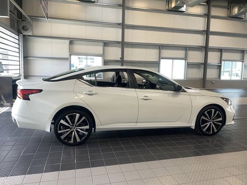 Used 2019 Nissan Altima 2.5 SR w/ SR Premium Package AWD/4WD image 4