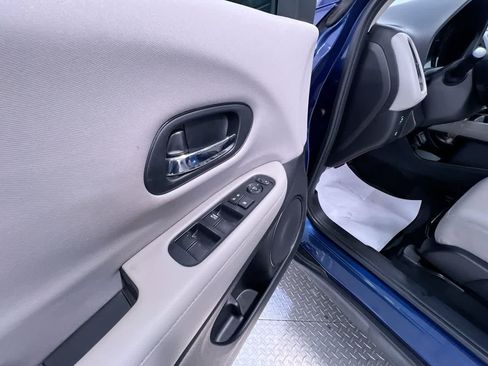 Used 2016 Honda HR-V LX image 12