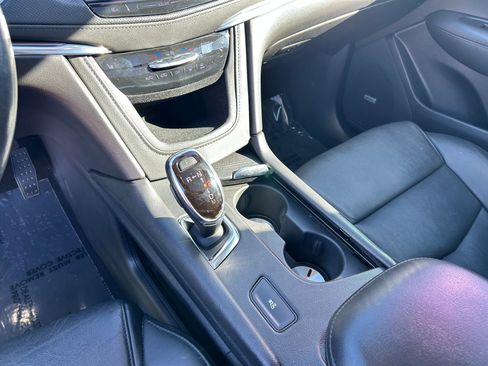 Used 2019 Cadillac XT5 Luxury w/ LPO, Black Ice Package image 18