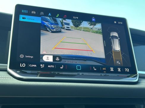 New 2025 Volkswagen Tiguan SE image 18