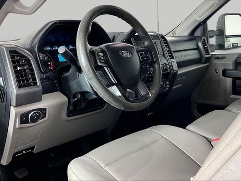 Used 2018 Ford F250 XL w/ Power Equipment Group AWD/4WD image 16