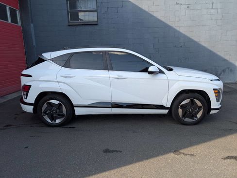 Used 2024 Hyundai Kona Limited image 2