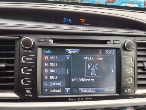 Used 2016 Toyota Highlander Limited w/ Driver Technology Package AWD/4WD image 27