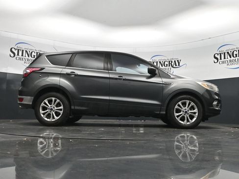 Used 2017 Ford Escape SE FWD image 32