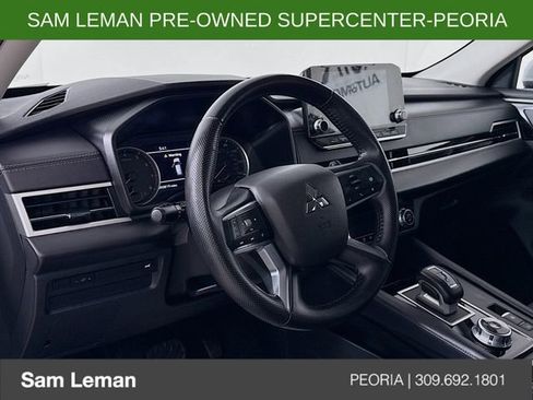 Used 2024 Mitsubishi Outlander SE image 9