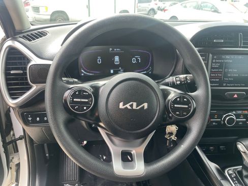 Used 2025 Kia Soul LX w/ LX Technology Package image 28