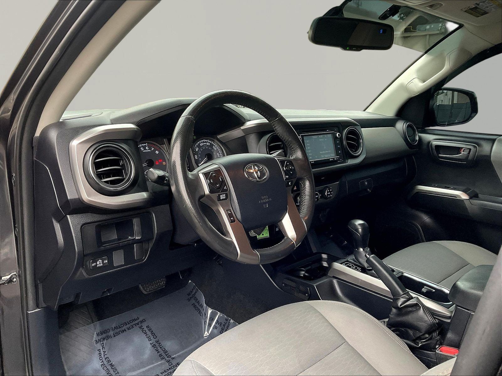 Used 2017 Toyota Tacoma SR5 w/ Tow Package AWD/4WD image 18