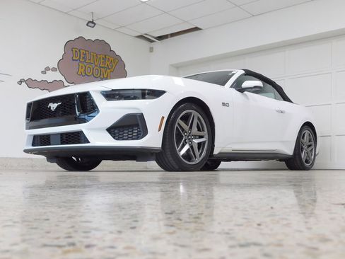 Used 2025 Ford Mustang GT Premium RWD image 16