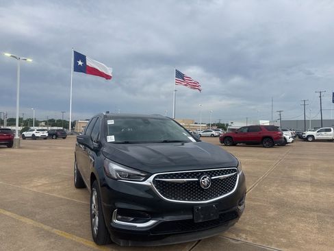 Used 2020 Buick Enclave Avenir w/ Avenir Technology Package FWD image 2