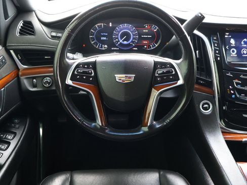 Used 2018 Cadillac Escalade Luxury image 15