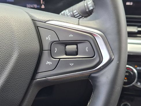 Used 2025 Chevrolet Trax LT w/ LT Convenience Package FWD image 15