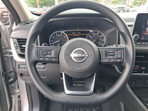 Used 2024 Nissan Rogue SV AWD/4WD image 14