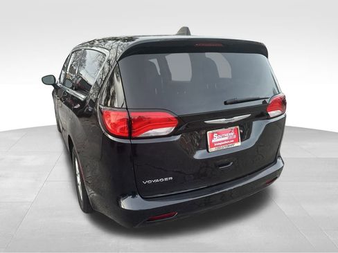 Used 2023 Chrysler Voyager LX image 17