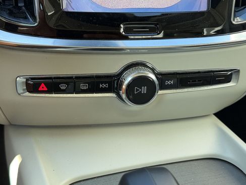 Used 2024 Volvo S60 B5 Plus w/ Climate Package FWD image 16