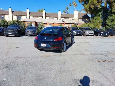 Used 2018 Volkswagen Beetle 2.0T S w/ Style & Comfort Package For S image 7